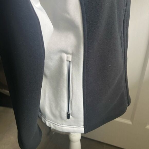 Chicago Blackhawks Like Brand New Women’s Medium Fleece Jacket with Pockets - Picture 4 of 8